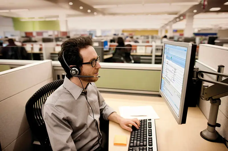 Revolution Desk 1 beac9b5e07d0718b0bad5bbc87eb5413PlantronicsContactCenter